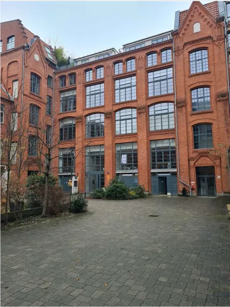 Gepflegte 2-Zimmer-Dachgeschosswohnung in Berlin-Mitte — photo 1